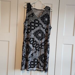 Maurices Gray and White Paisley Sleeveless Dress